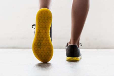 NOBULL Black Heather Yellow Trainer Damskie - Sneakersy Czarne Żółte | PL-R4yCvdL